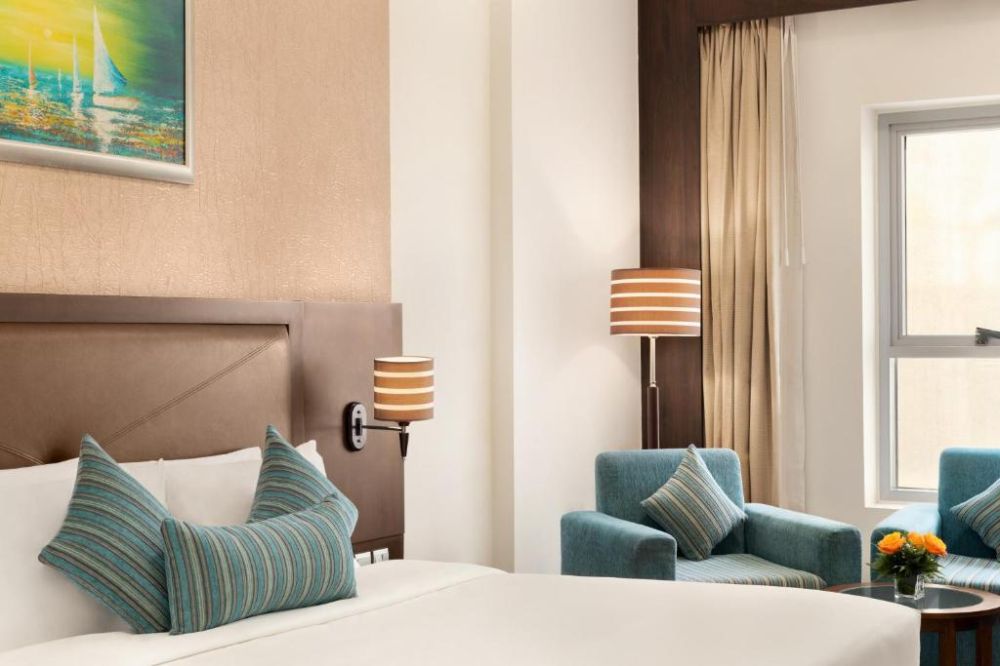 King superior bedroom, Ramada By Wyndham Dubai Deira 4*