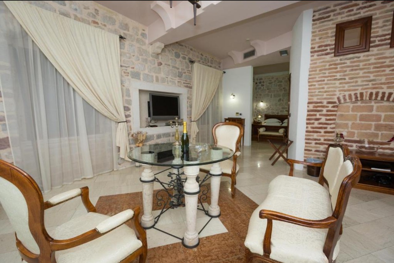 1 B/R Apartment (07), Villa Duomo 4*