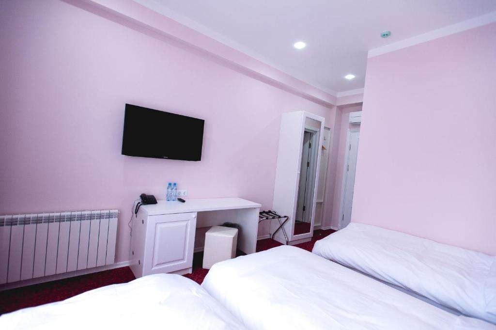 Standard Twin / Dbl/ Triple, Piazza Hotel (ex. Piazza Four Colours) 3*