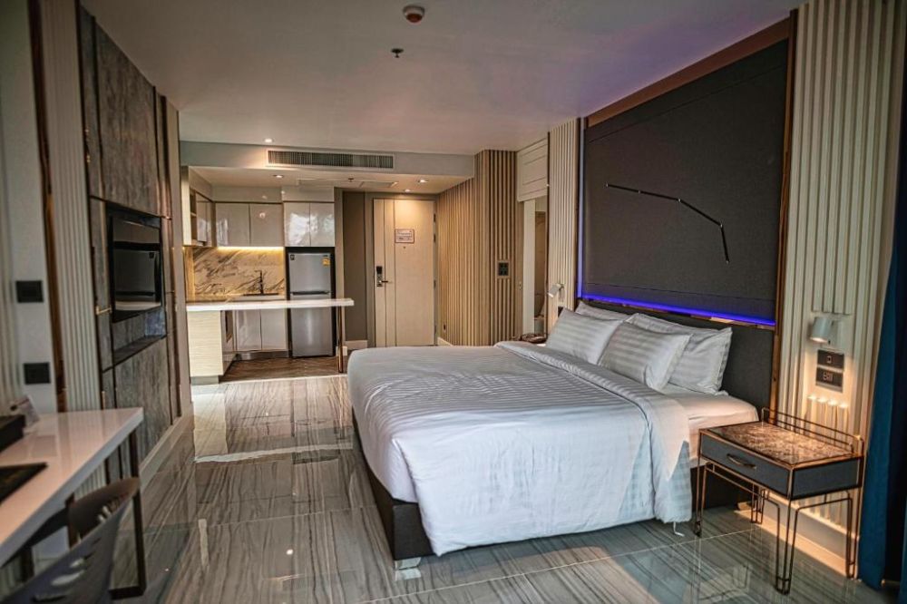 Deluxe Suite Room Dee Tower, D-Beach Pattaya Discovery Beach Hotel 4*