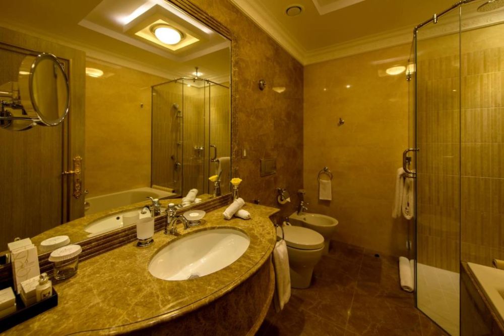 Family/ Boutique Suite, Royal Rose Abu Dhabi a Curio Collection by Hilton (ex.Royal Rose Abu Dhabi) 5*