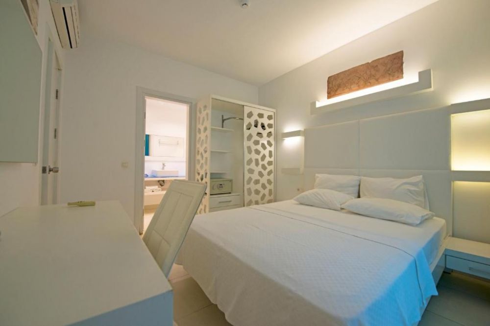 Suite, Costa Luvi Hotel 4*