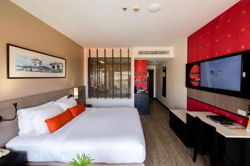 Superior City View, Deevana Plaza Phuket Patong 4*