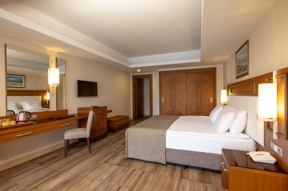 Pool Family Room, Crystal Prestige Elite Pearl Collection (ex. Crystal Prestige Elite) 5*