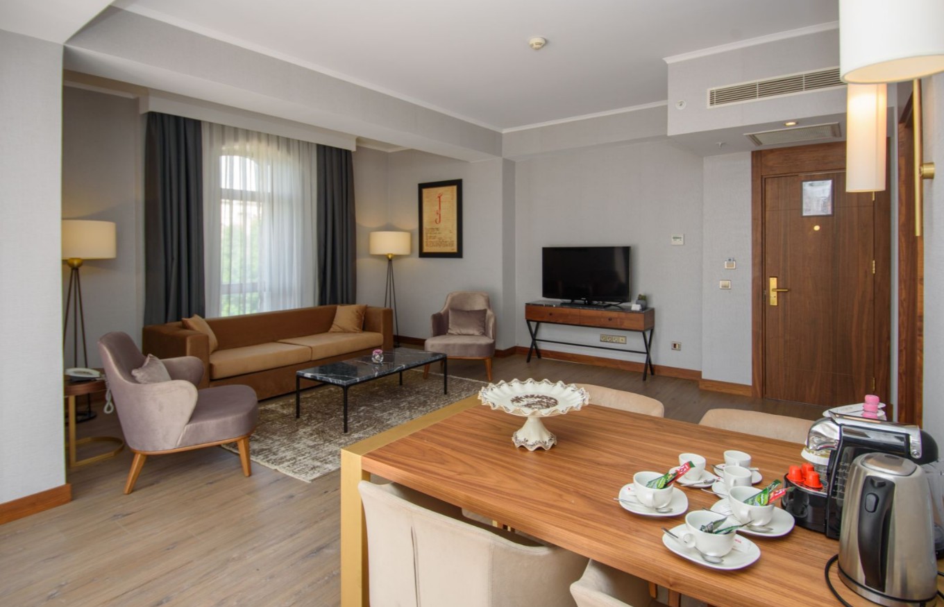 EXECUTIVE SUITE, Tiflis Palace 4*