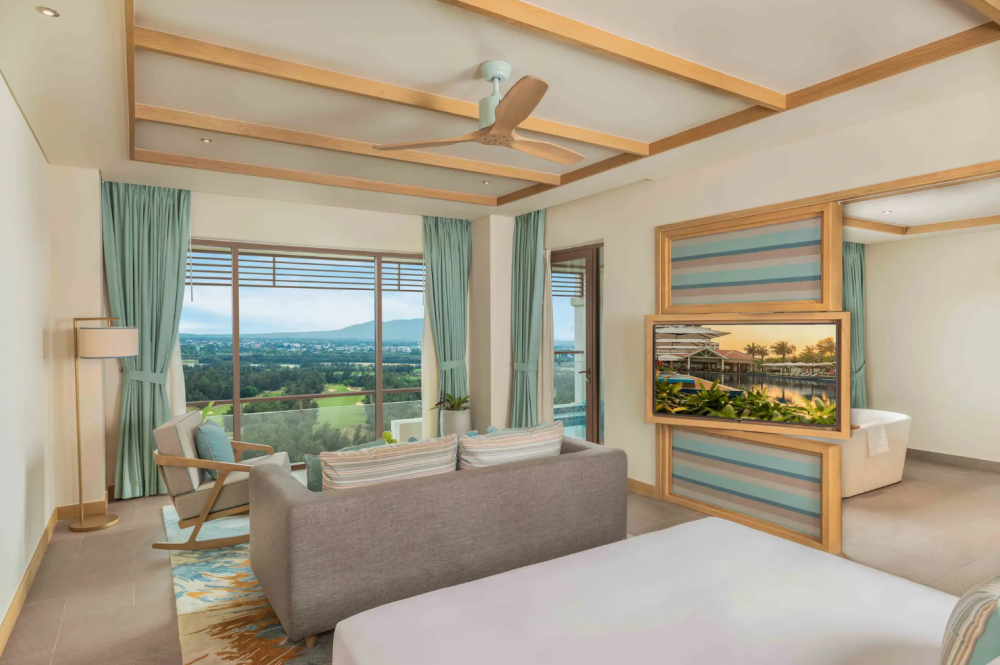 Golf View Pool King Suite, Fusion Resort & Villas Danang 5*