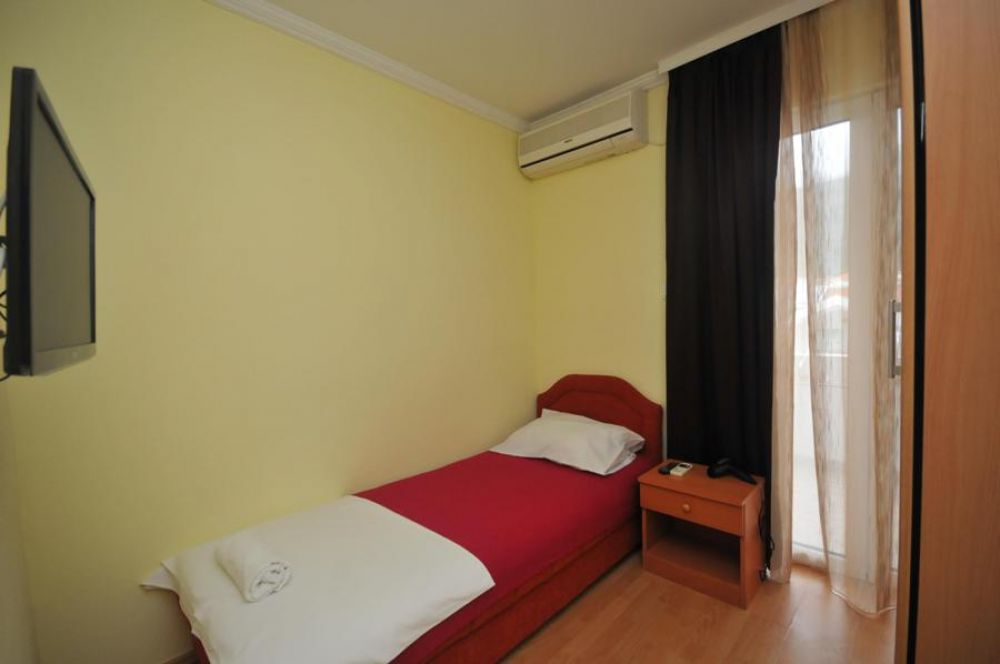 SNGL, Jovana Guest House 3*