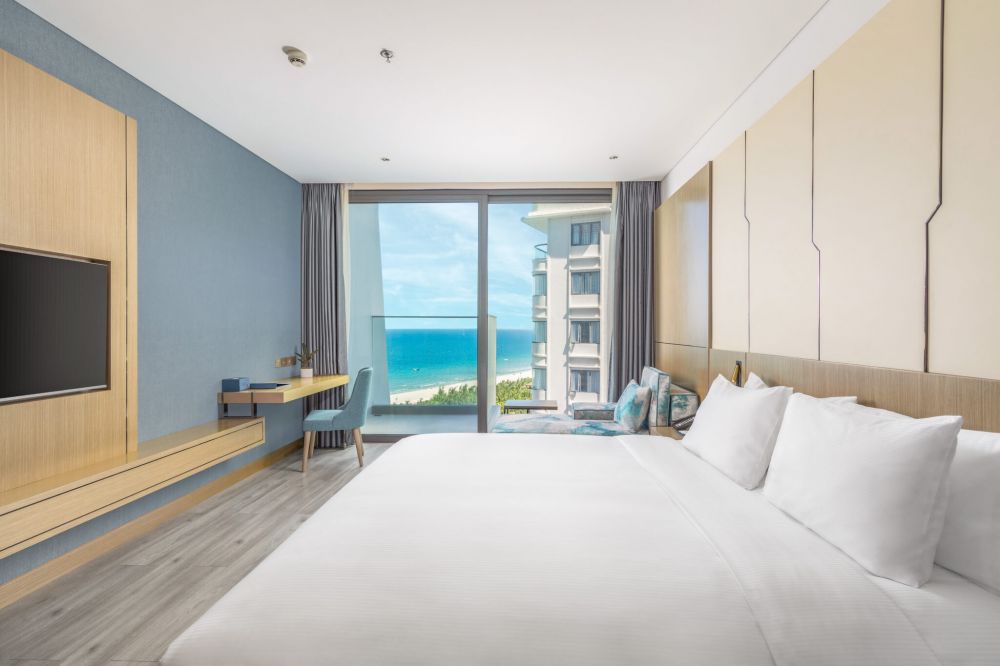 Premier Deluxe Partial Sea View, Awaken Danang 5*