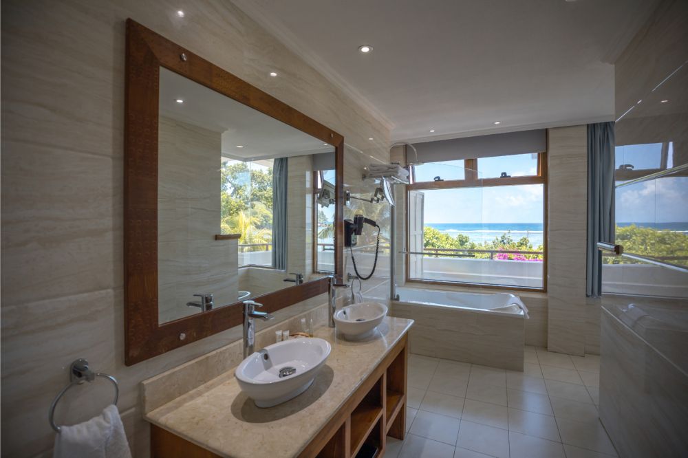 Junior Suite Mountain View/ SV, Crown Beach Hotel Seychelles 4*