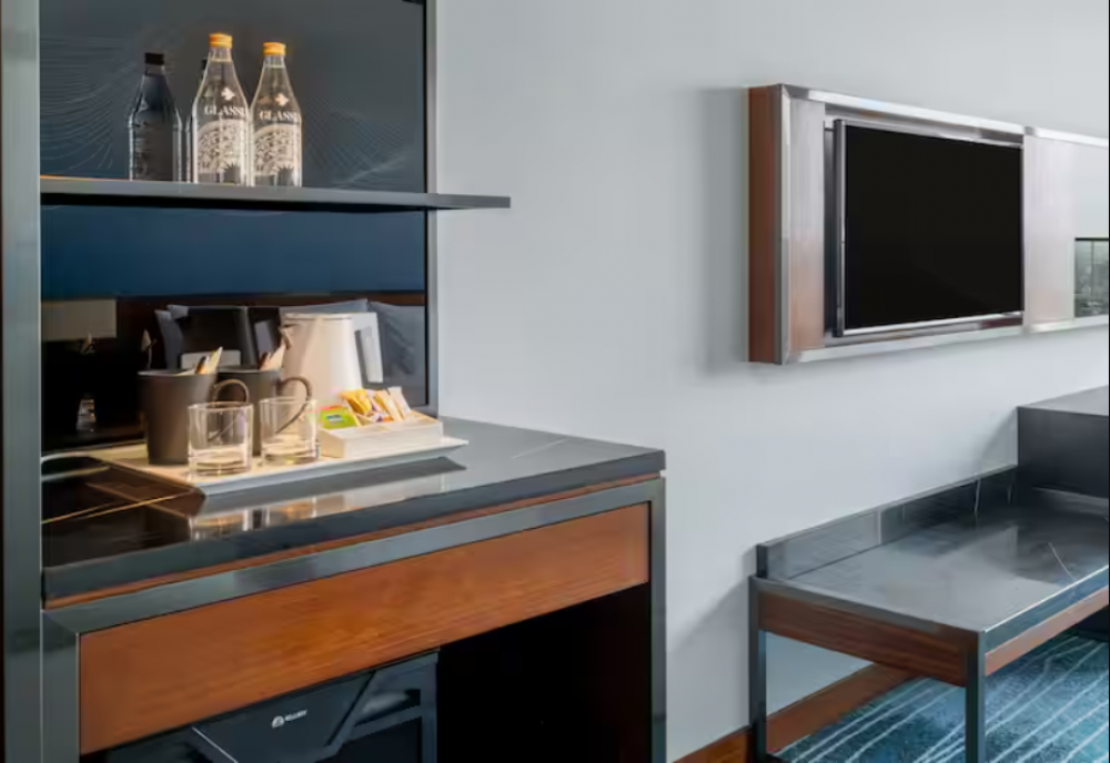 Guest Room with Balcony, Hilton Garden Inn Da Nang 4*
