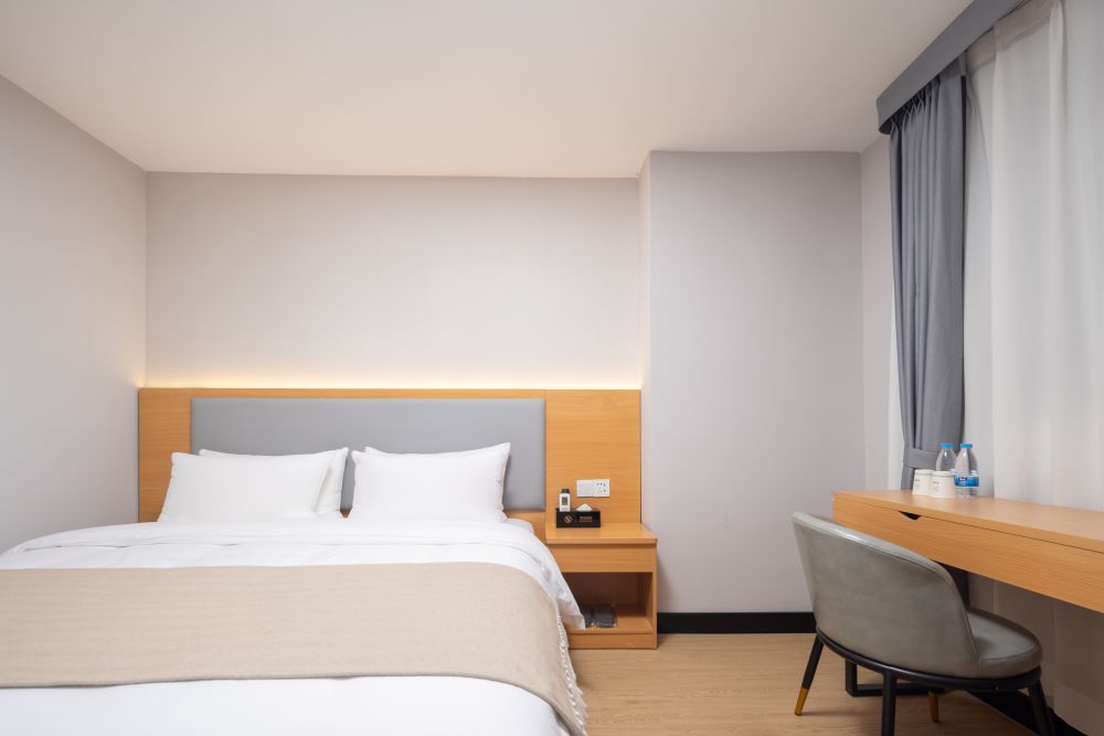 Deluxe King Room, Sanya Guanhailou Hotel 3*