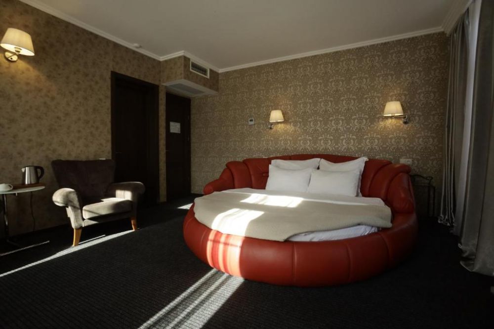 Junior Suite, Redline 4*