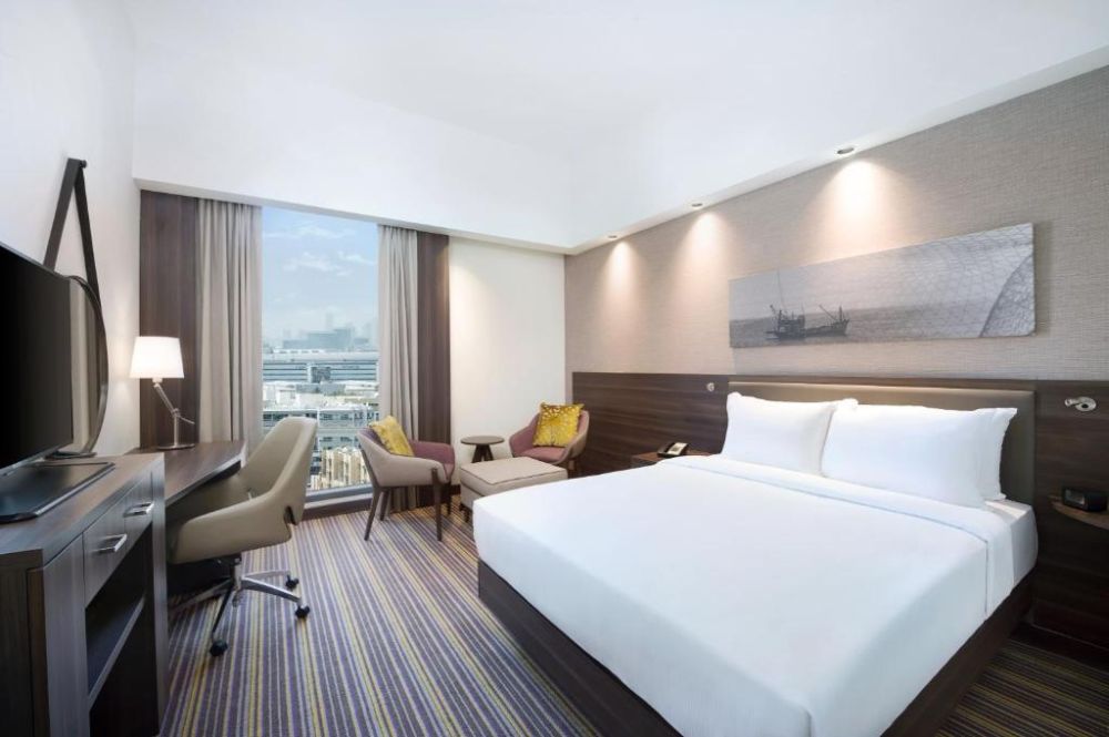 Queen, Hampton by Hilton Dubai Airport 3*