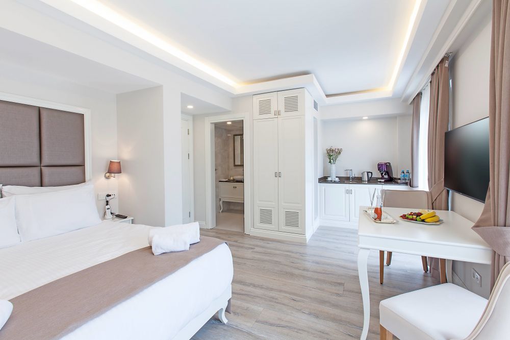 Deluxe, Galata Grace 3*