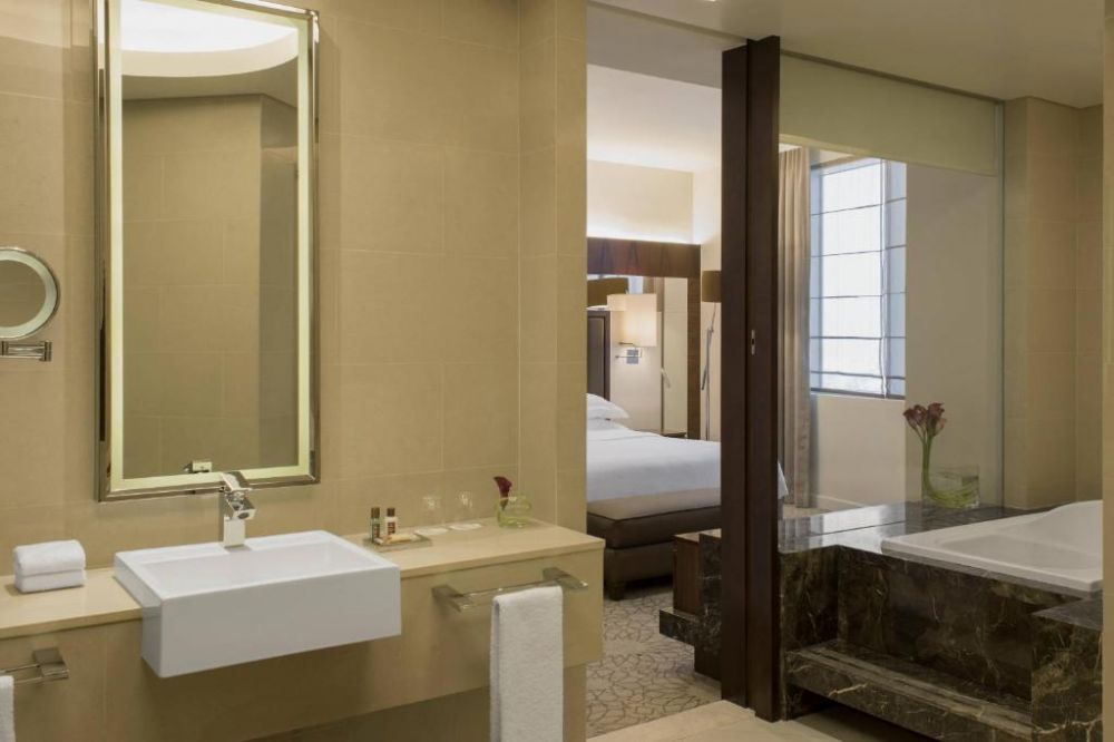 Deluxe Suite, Sheraton Dubai Mall of the Emirates 5*