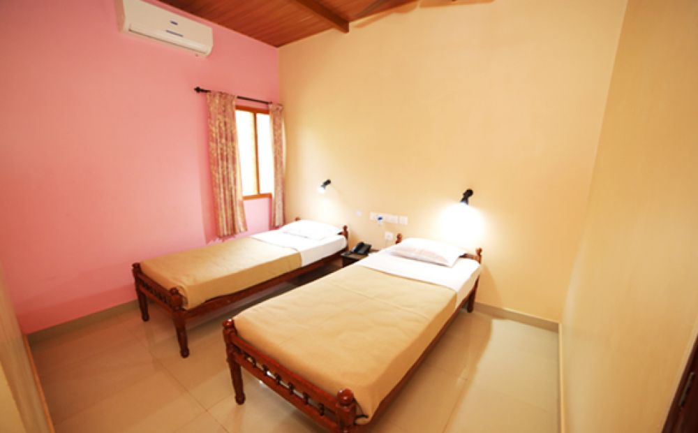 Thulasi Upstair A/C, Rajah Healthy Acres 4*