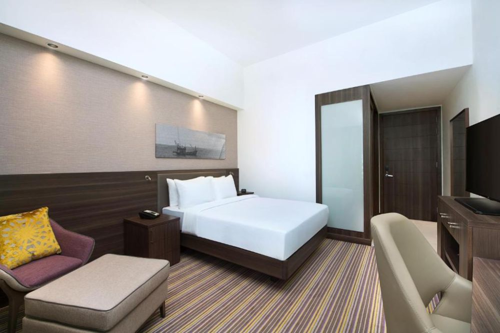 Queen, Hampton by Hilton Dubai Airport 3*