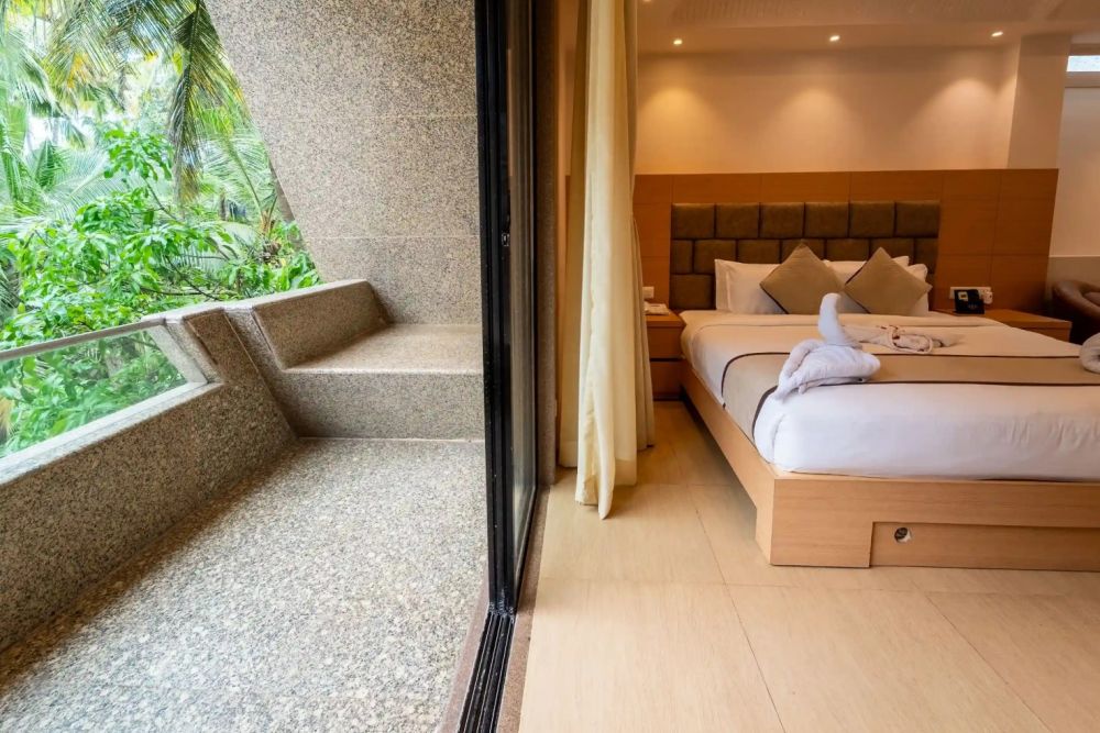 Luxury Couple with jacuzzi bathtub, Grandeur De Sanchi 4*