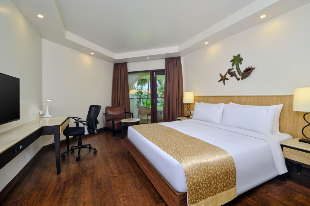 Plaza Pool View Room, Holiday Inn Resort 5*