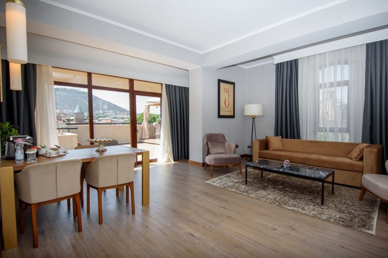 EXECUTIVE SUITE, Tiflis Palace 4*