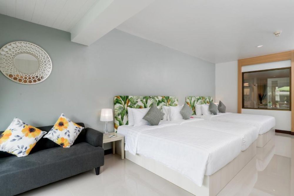 Deluxe Triple, The Briza Beach Resort, Khao Lak 4*