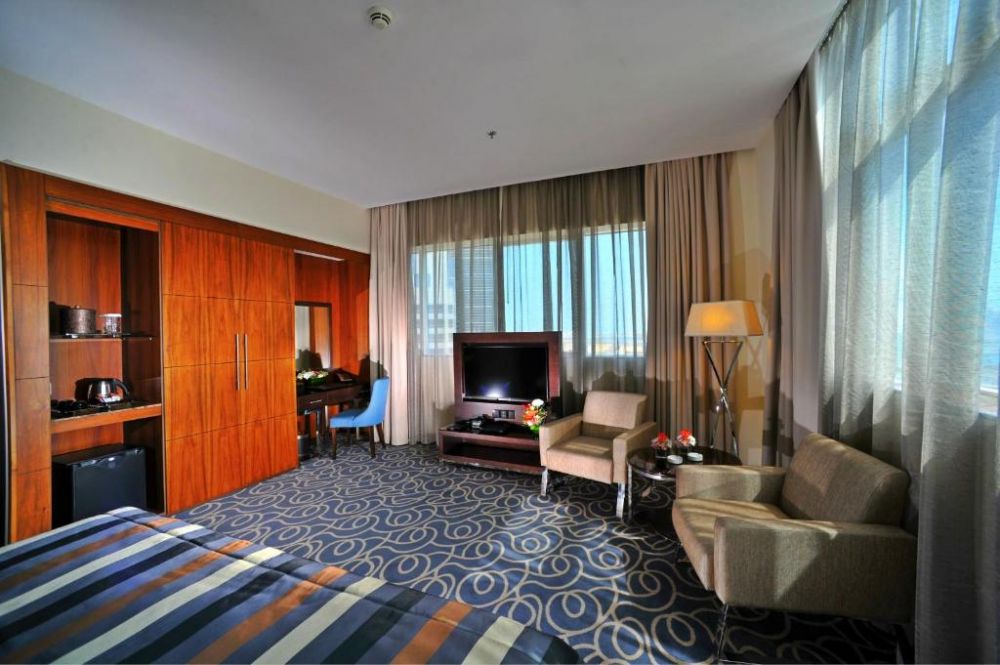 Executive Room, Ramada by Wyndham Abu Dhabi Corniche 4*