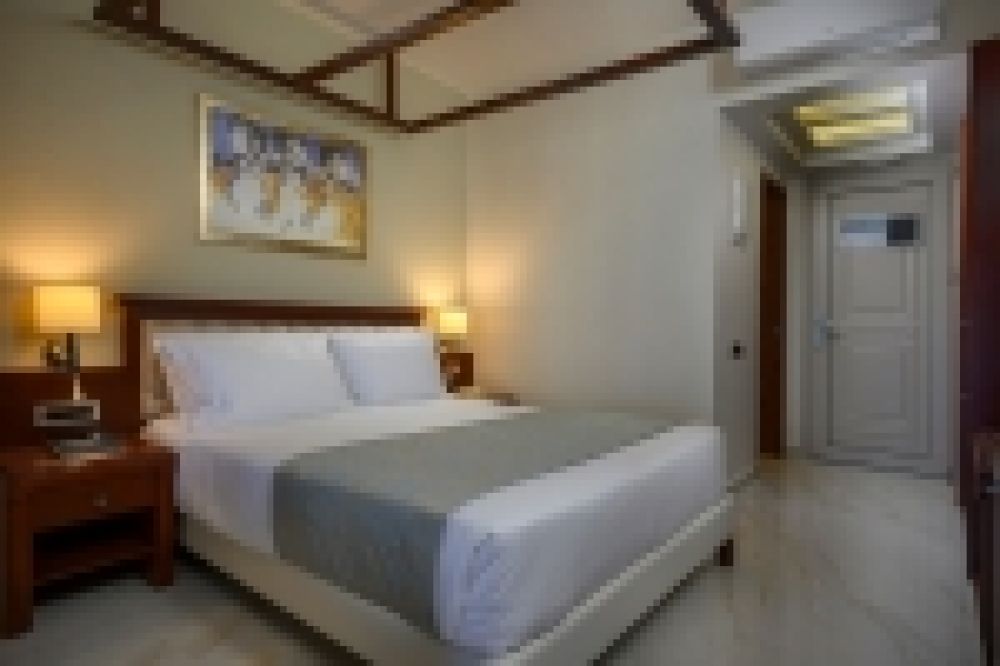 Junior suite with sea front view, Vantaris Palace 4*