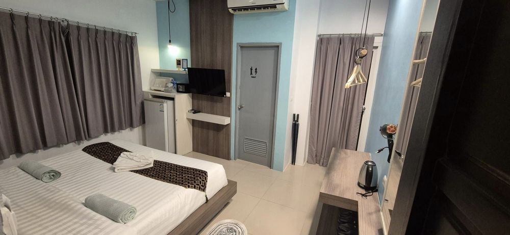 Budget Double Room Balcony, Hotel The Journey Patong New 3*