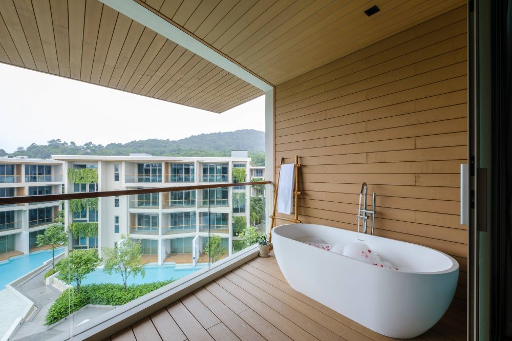 Deluxe Sky Bath, Wyndham Grand Nai Harn Beach Phuket 5*