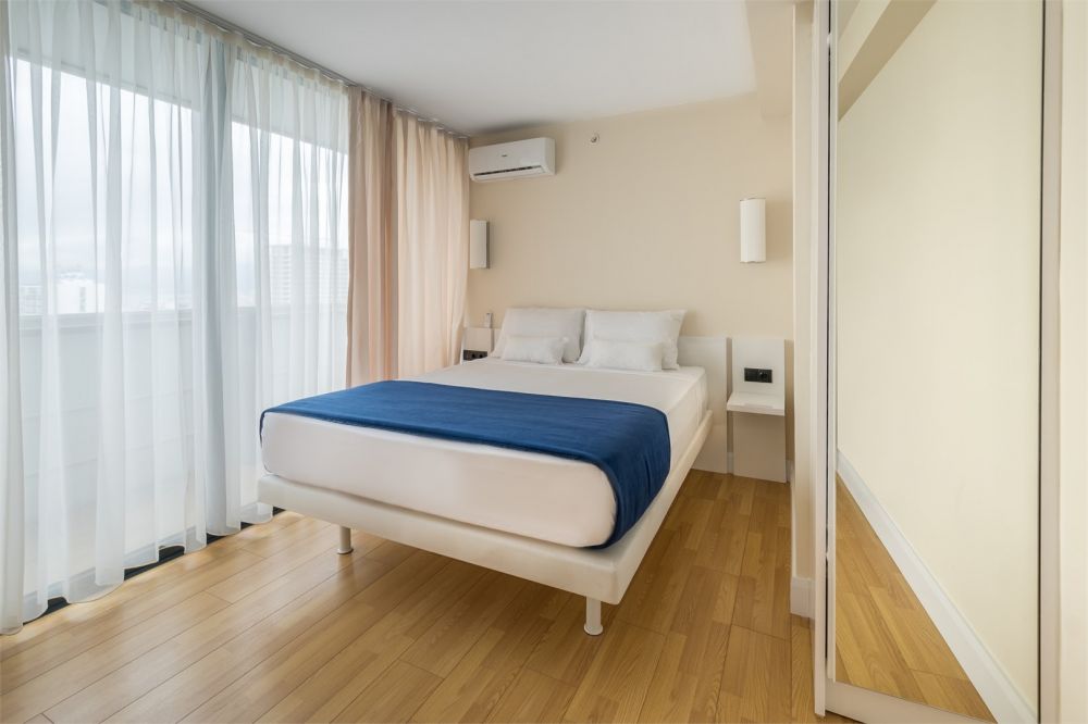 Deluxe Room, Orbi City Hotel 