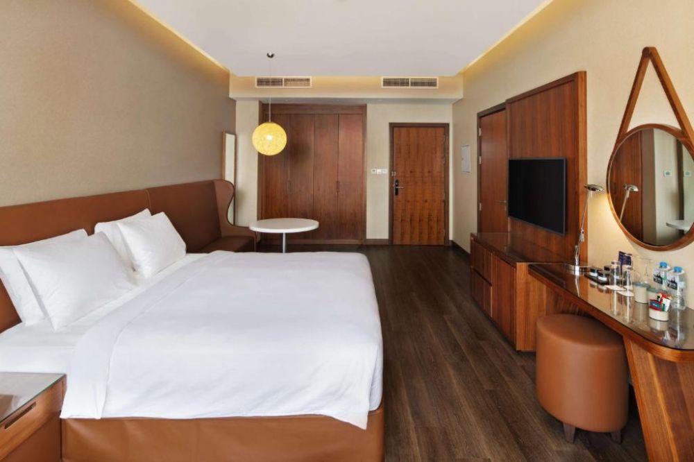 Superior Room, Radisson Blu Hotel Dubai Canal View 4*