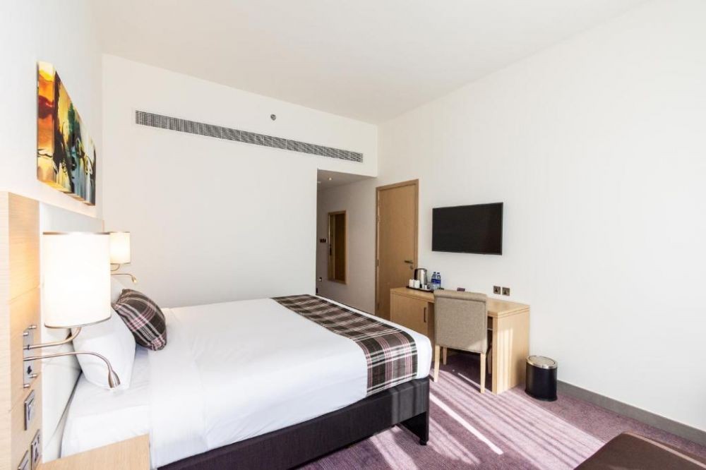 Standard Room, Premier Inn Dubai Dragon Mart 3*