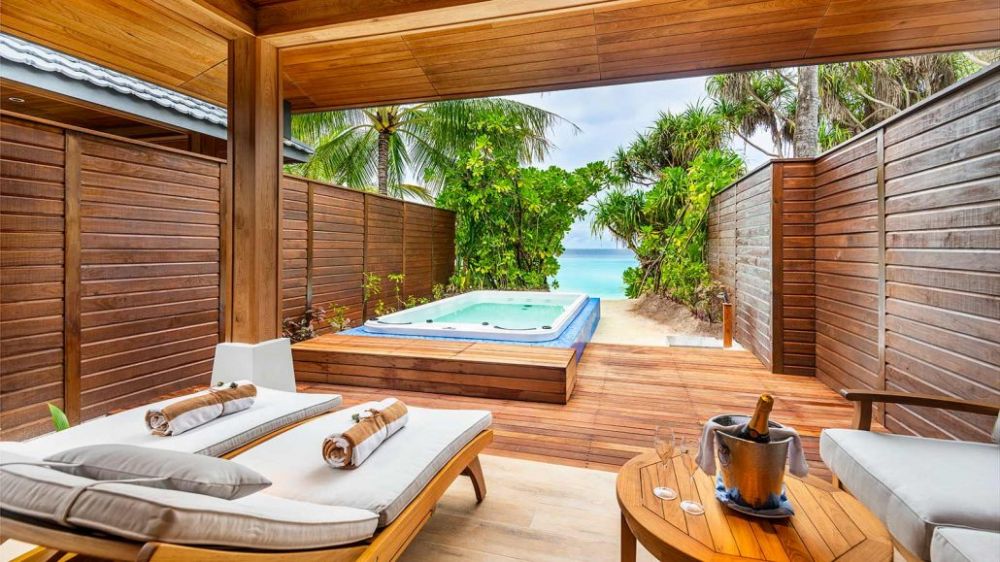 Beach Suite with Jacuzzi, Lily Beach Resort Maldives 5*