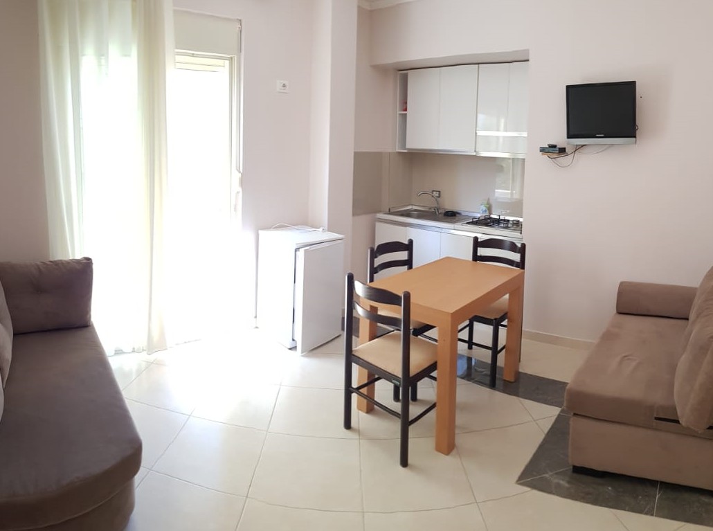 Apartments 1+1, Vila Mali i Robit 3*