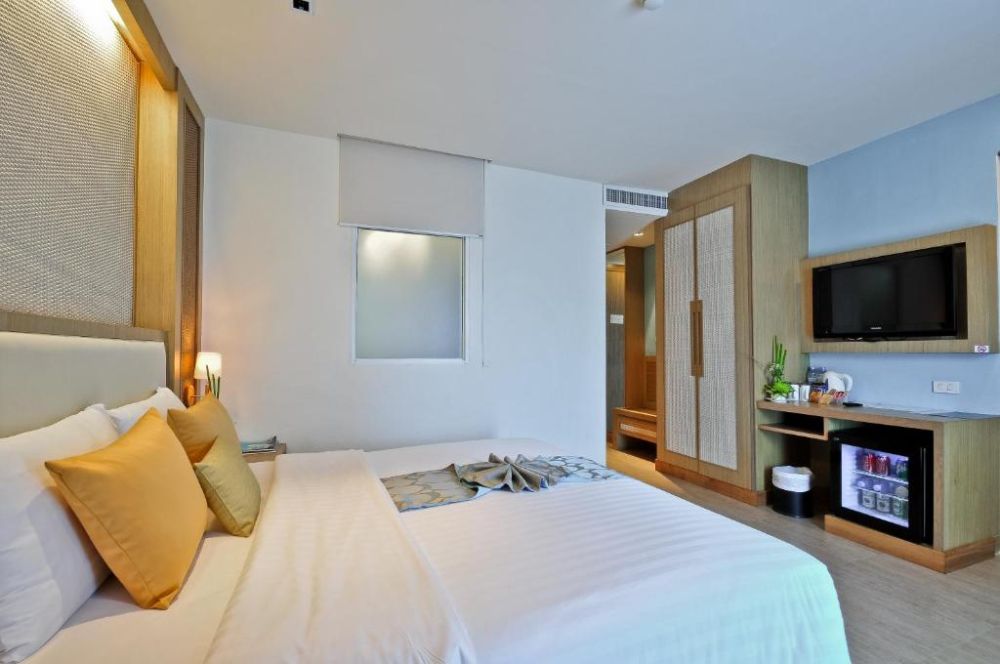 Deluxe City View Room, Ashlee Plaza Patong Hotel & Spa 3+