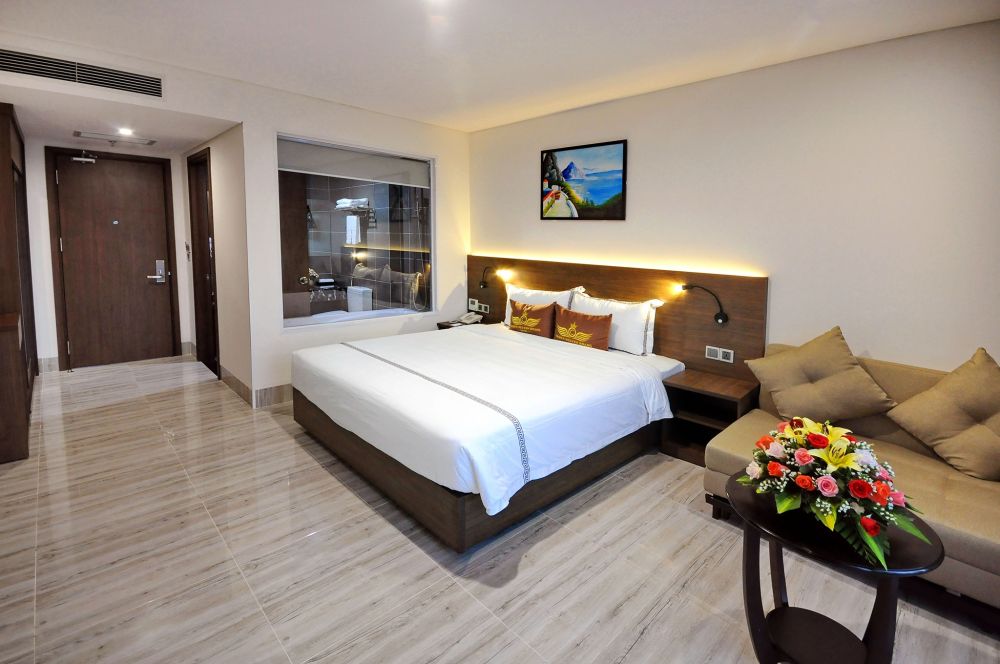 Junior Deluxe with balcony, Crown Nguyen Hoang 4*