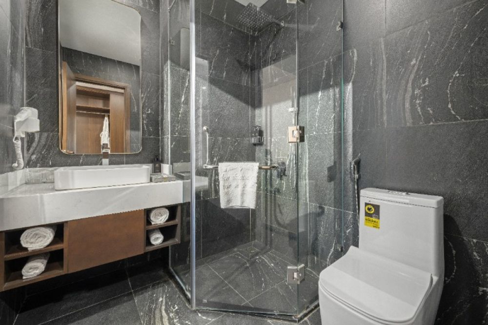 Deluxe City View with Balcony, Golden Lotus Grand Hotel 4*