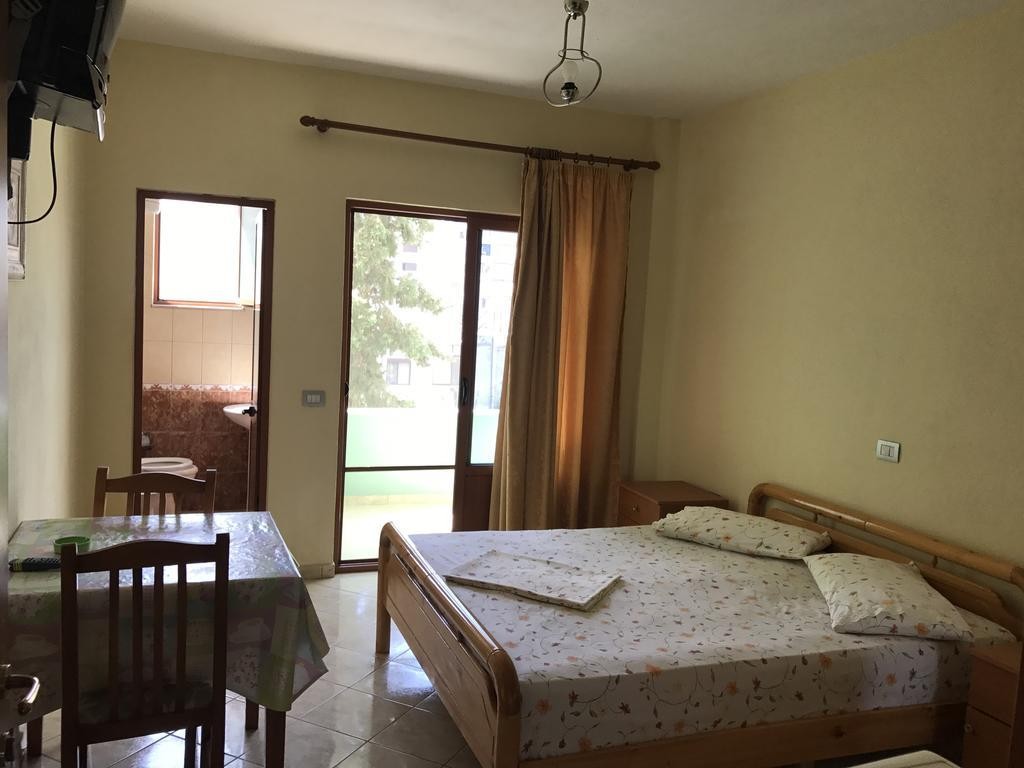 Triple Room, Pisha 1*