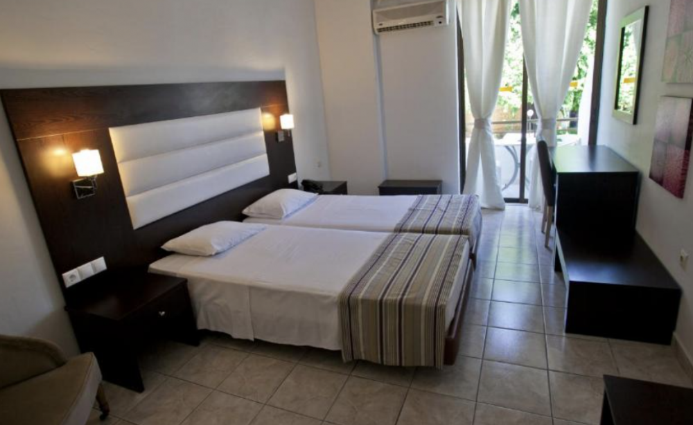 Quadruple Room, Sivila Hotel 3*