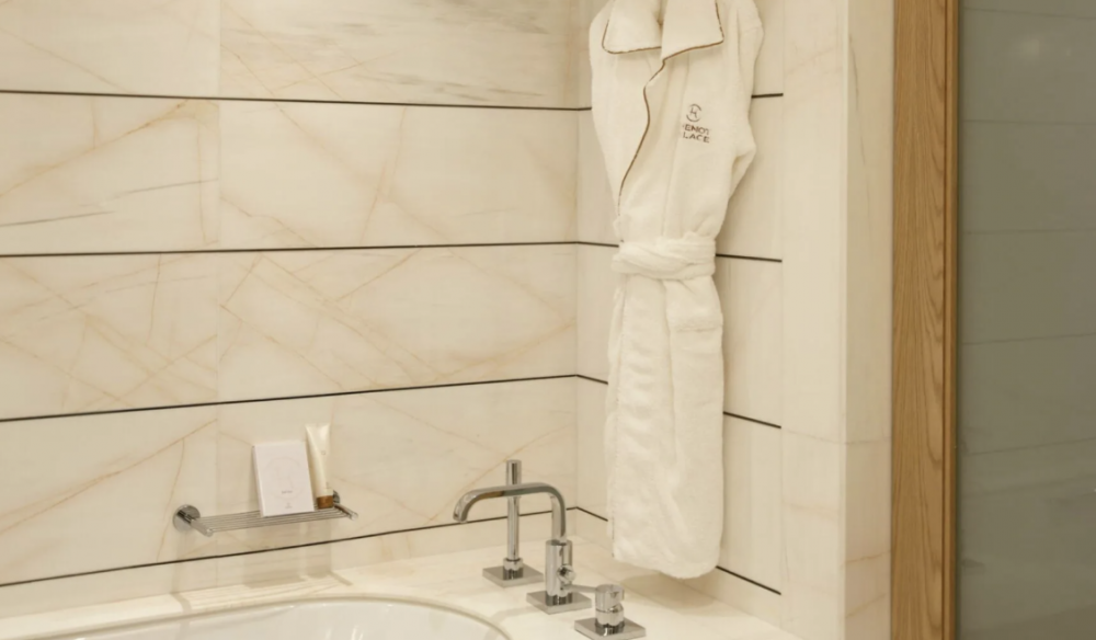 Deluxe Room, Chenot Palace Hotel 5*