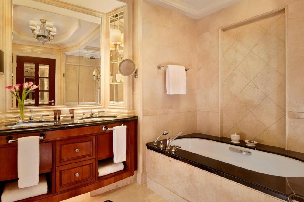 Canton Tower River View Room, The Ritz-Carlton, Guangzhou 5*