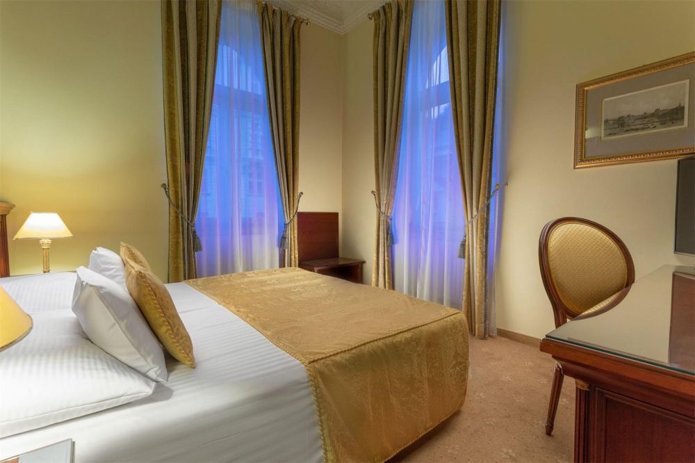 Double Standard/ With Balcony, Savoy Westend 5*