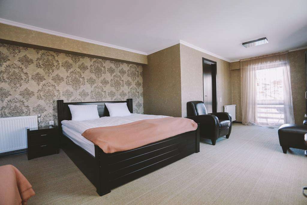 Triple Room, Good Aura 4*