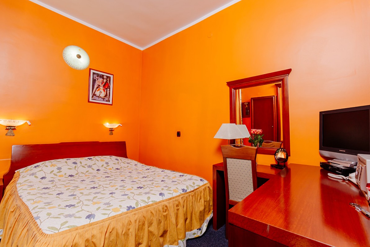 Double Room, Montenegrino 4*