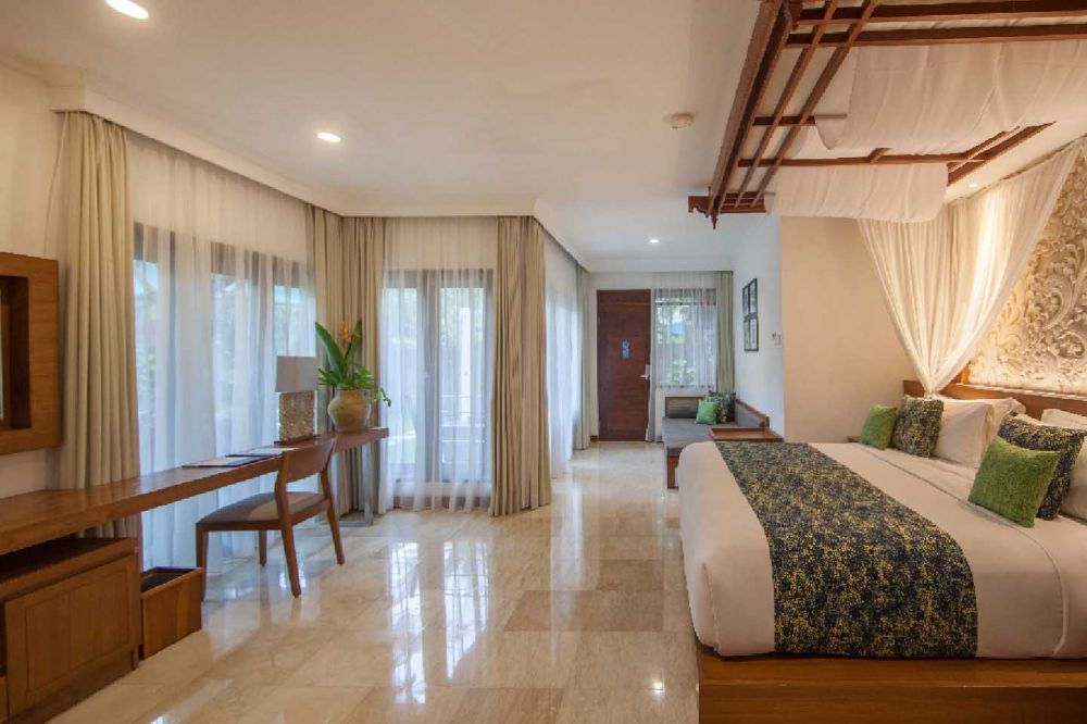 Premier Pool Villa, Legian Beach Hotel 4*