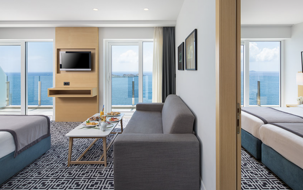 PREMIUM FAMILY SEA VIEW SUITE, Hotel Neptun 4*