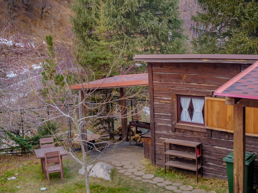 Домик туриста, Oi-Qaragai Mountain Resort 4*