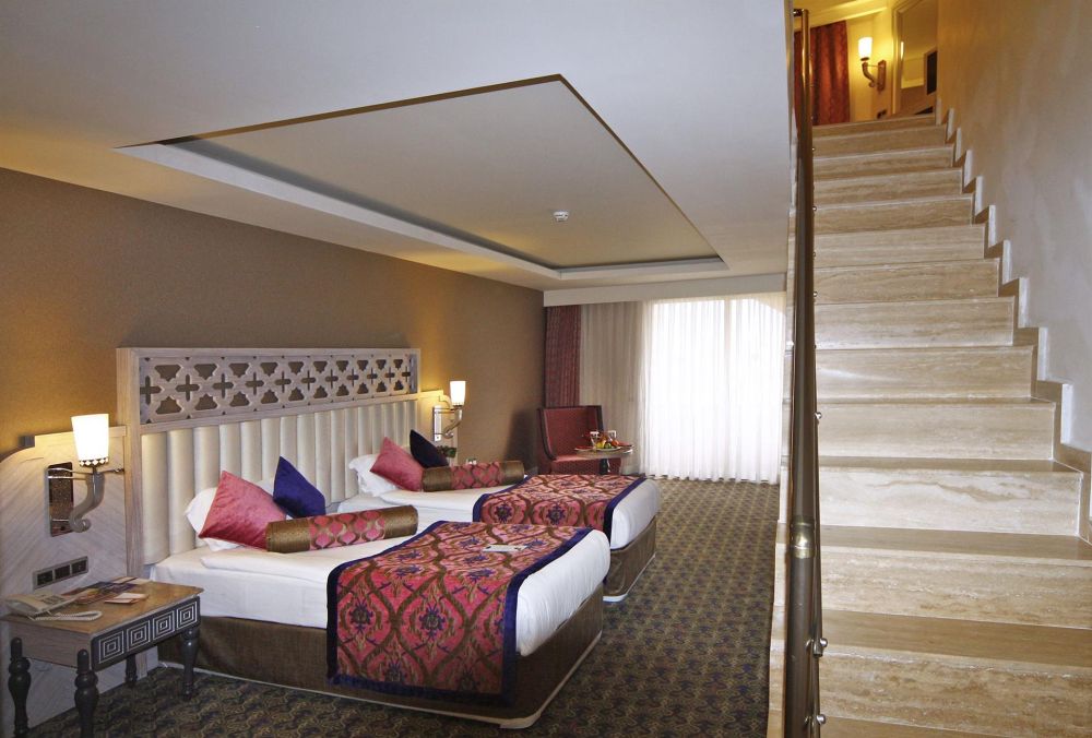 Family Dublex Room, Royal Alhambra Palace 5*