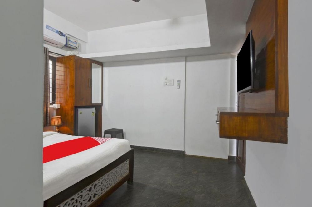 Deluxe AC, Aarvi Guest House 1*