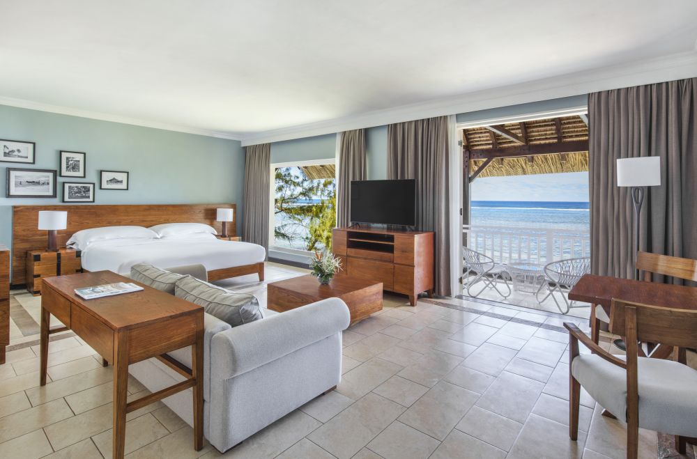 Club Beachfront Junior Suite (ground floor terrace/upper floor), Outrigger Mauritius Beach Resort 5*